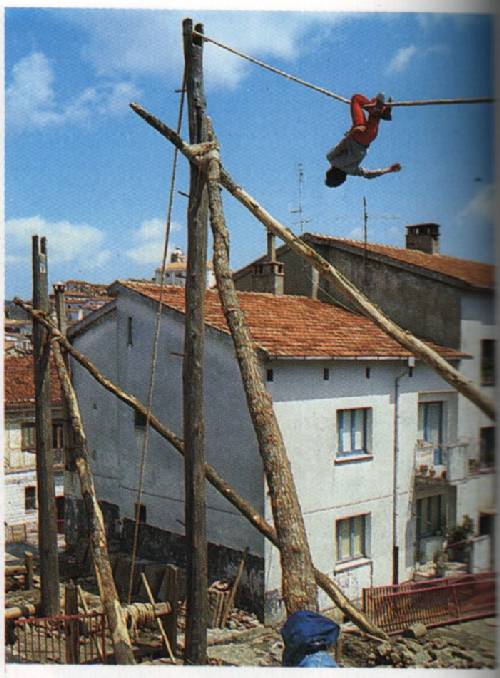 Un momento della festa del Maggio ad Accettura